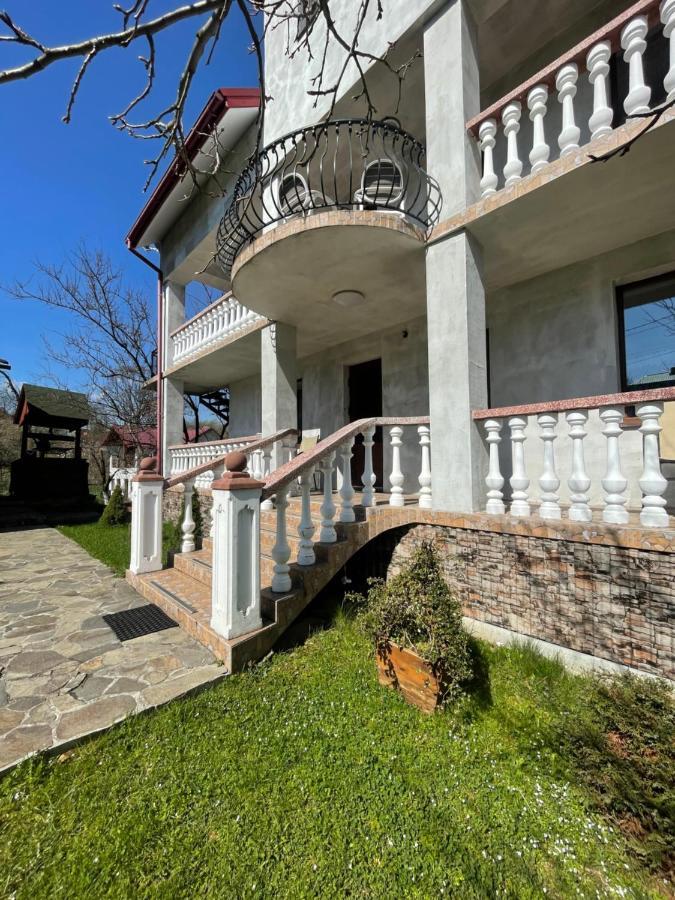 У Михайла Bed & Breakfast Truskavets Exterior photo