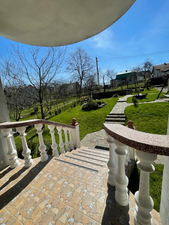 У Михайла Bed & Breakfast Truskavets Exterior photo